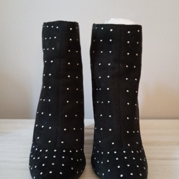 Shoes - Picture 2 of 2